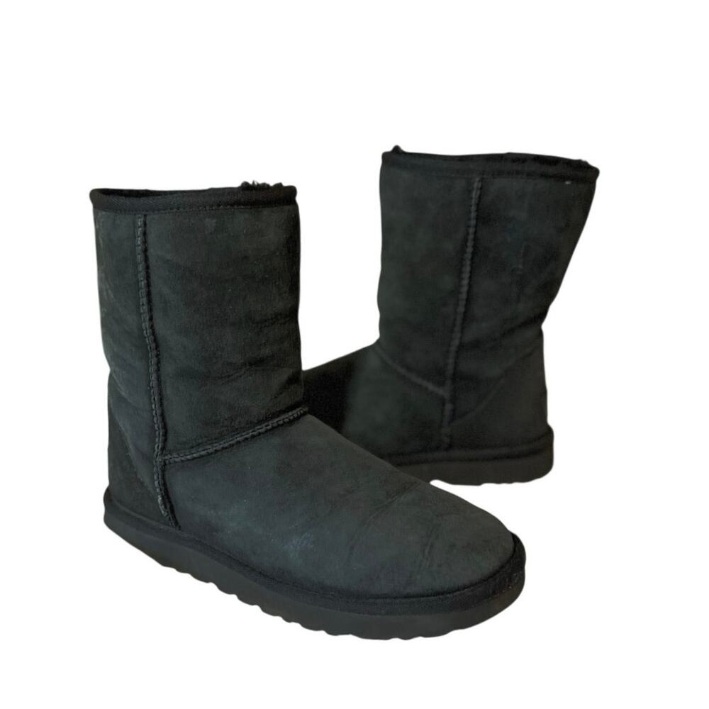 UGG Classic Short II Boots Women’s Size 7 • Black Suede 1016223 Cozy Y2K Shoes